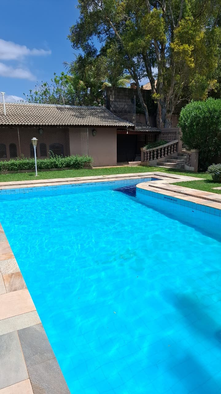 Piscina de condomínio limpa e equilibrada